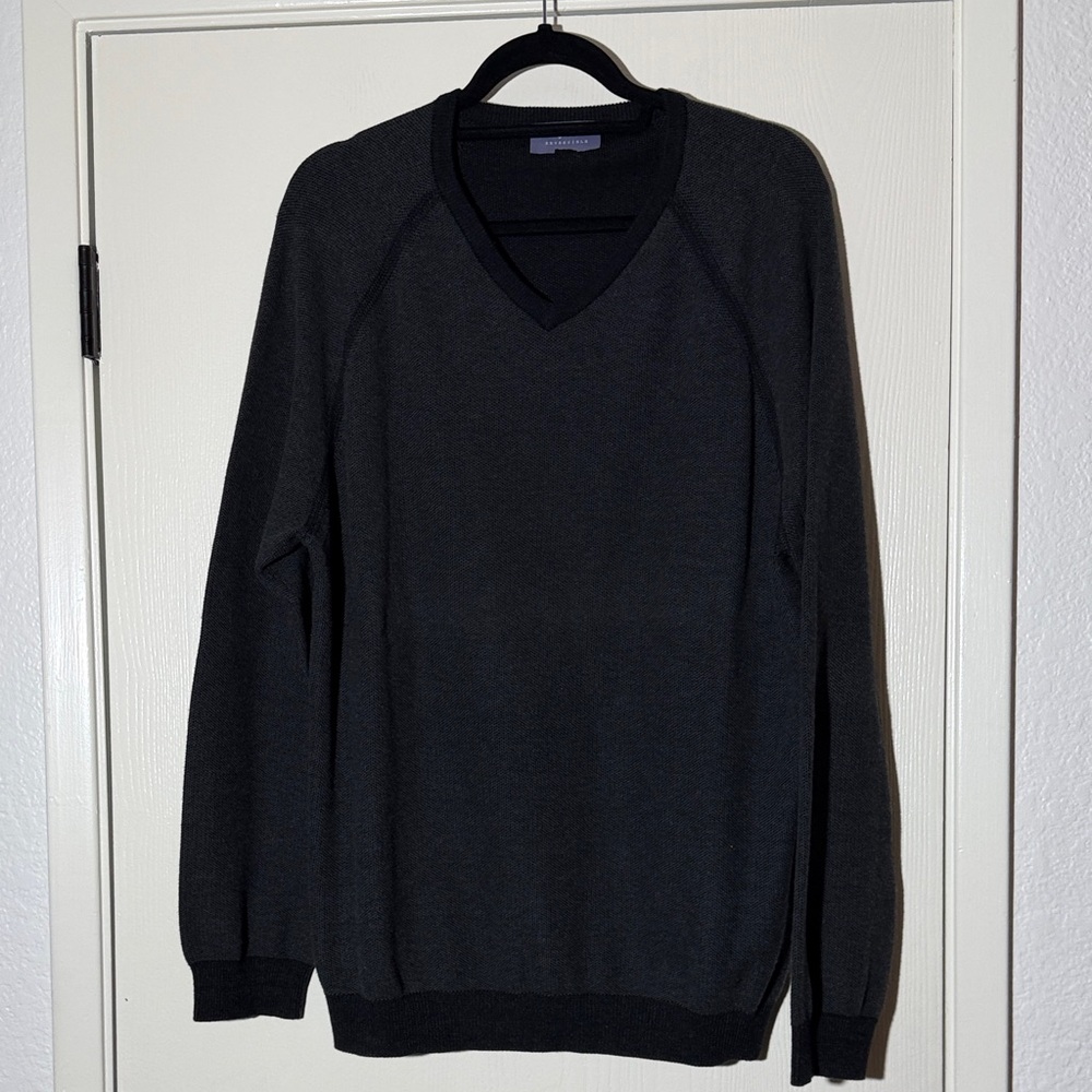 Men's Charcoal Black V-Neck Sweater size XL missing size tag